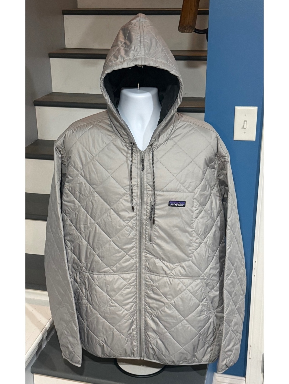 Patagonia Men’s XXXL (3XL) Diamond Quilted Bomber Hoody Salt Grey Gray Jacket